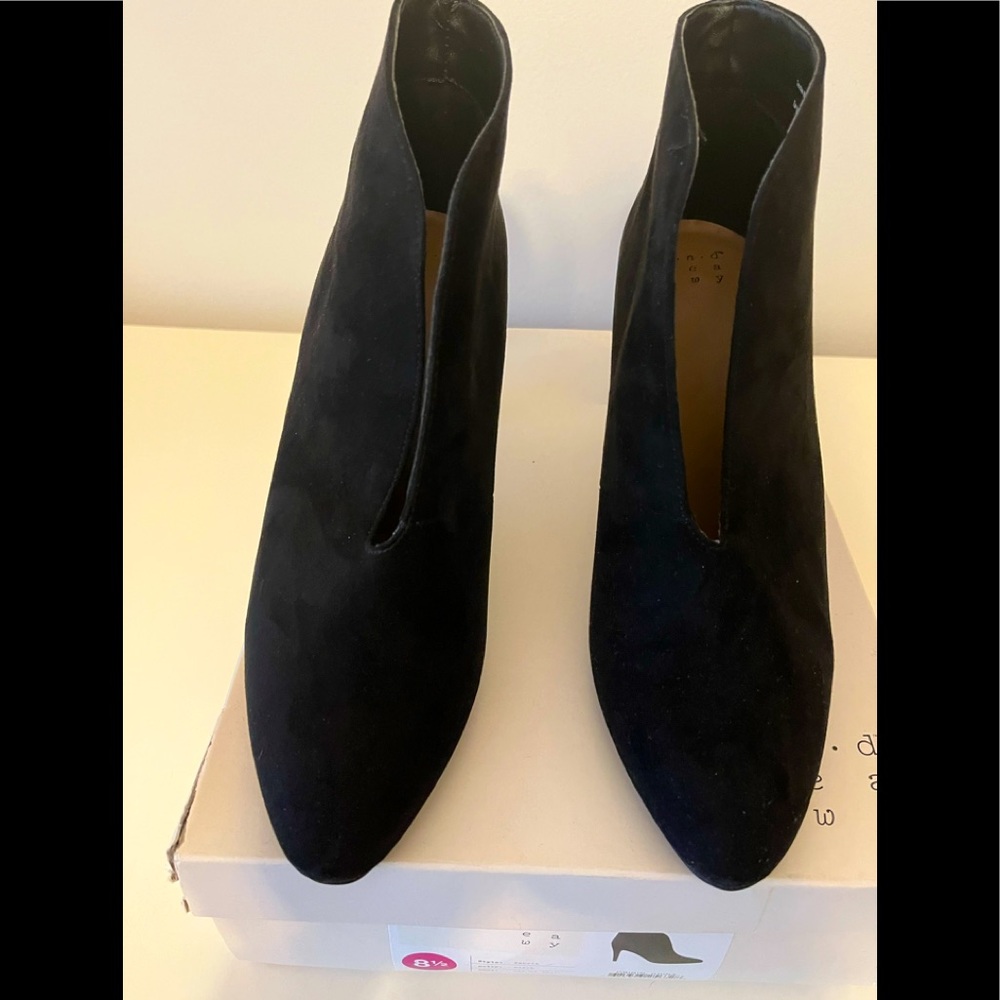 Woman’s Black Ankle Booties Size 9